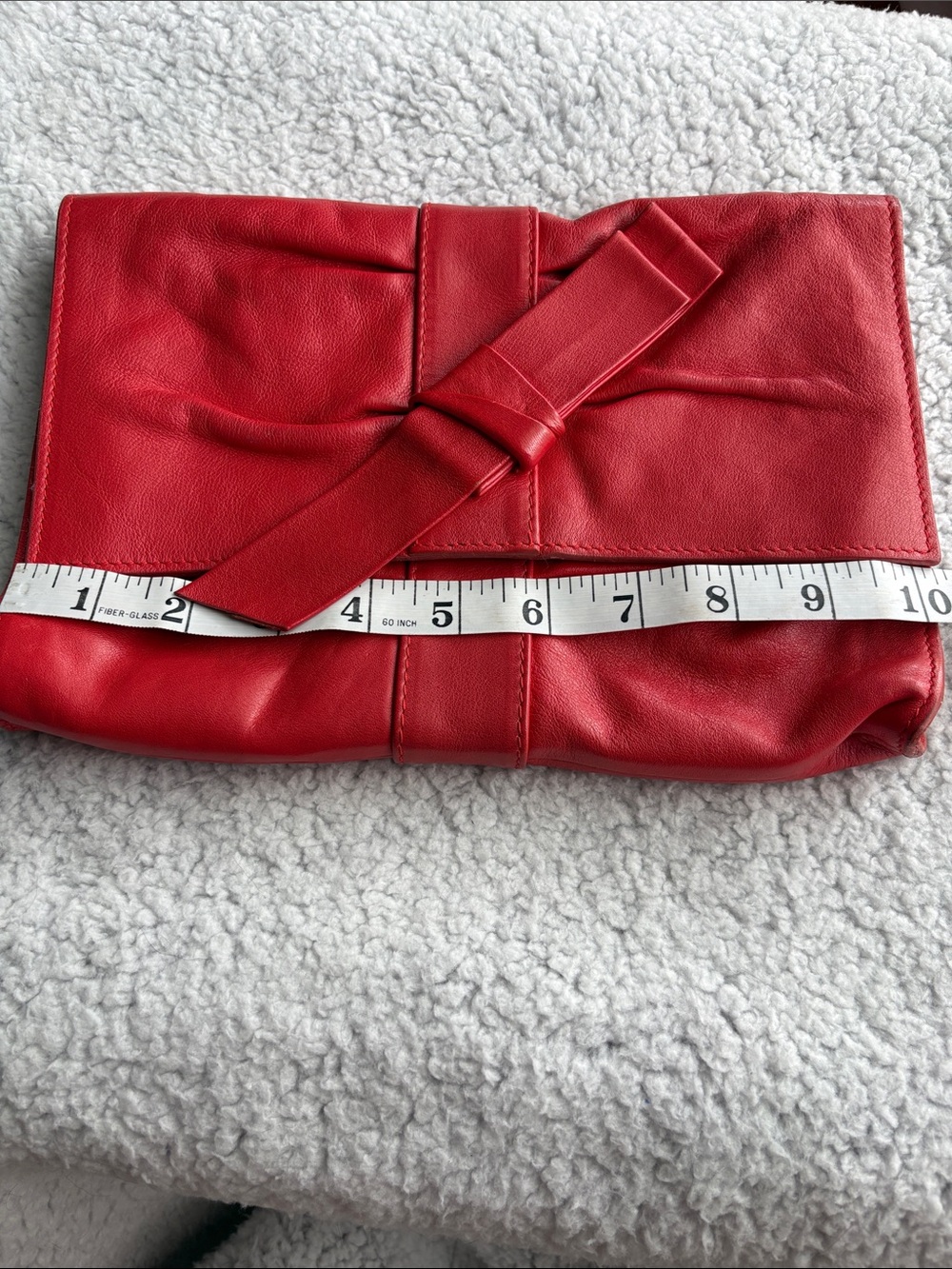 Beautiful Red Furla Bow
Clutch w/removable gold chain calfskin leather VTG - Picture 15 of 15